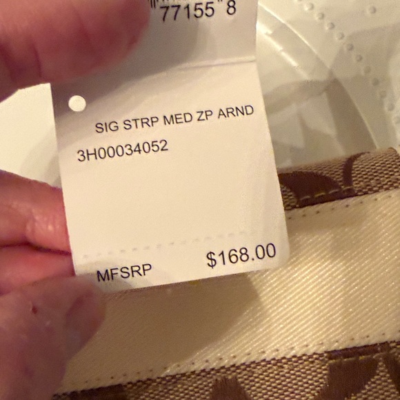 Coach signature med zip around wallet BNWT - Picture 9 of 12